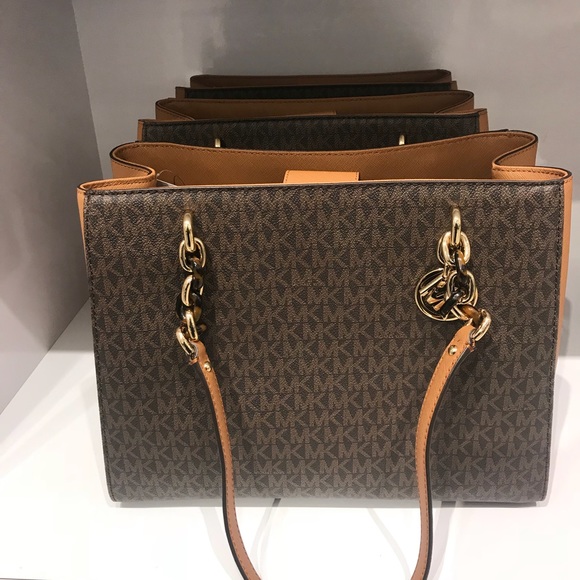 Michael Kors Handbags - Michael Kors 🔥🔥🔥🔥🔥🔥